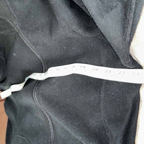 Reversible Woman’s full, zip, fleece jacket, size L, black and white. - Picture 6 of 7